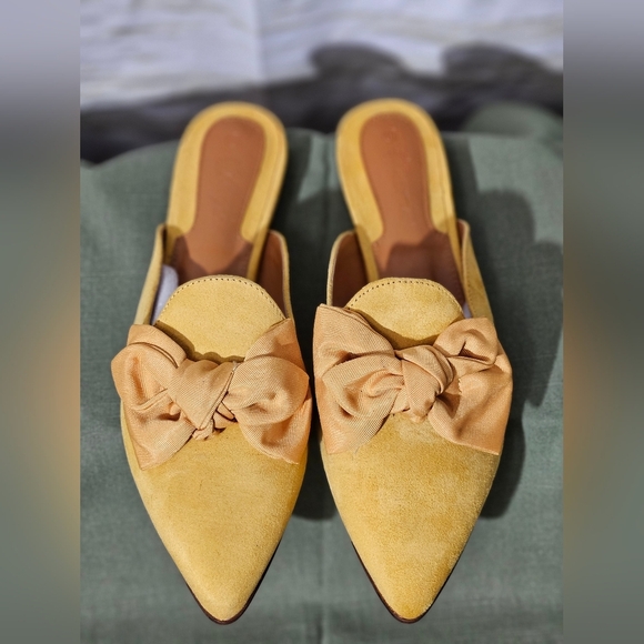 Elegant Yellow Mules with Bow Detail - Picture 12 of 13